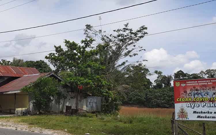 Salah satu rumah yang berada di bantaran Sungai Kahayan di wilayah Kabupaten Gunung Mas