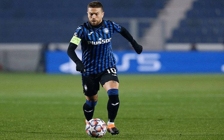 Gelandang serang Atalanta Alejandro Gomez saat beraksi dalam lanjutan Liga Champions melawan FC Midjtylland di Stadion Atleti Azzurri d'Italia, Bergamo, Italia, pada 1 Desember 2020. (ANTARA/REUTERS/ABACA PRESS/Francesco Scaccianoce)