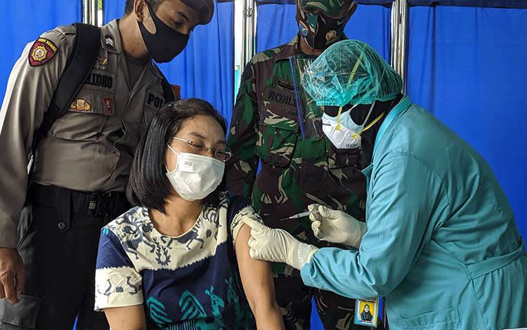 Vaksinasi Covid-19 terhadap tenaga kesehatan di Kotim.?