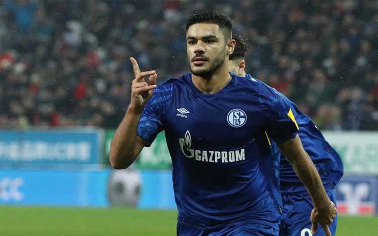 Ozan Kabak gabung Liverpool dari Schalke 04 sebagai pemain pinjaman sampai akhir musim