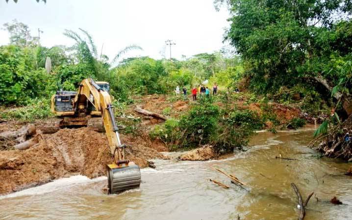 Normalisasi Sungai Sikui di Barito Utara.