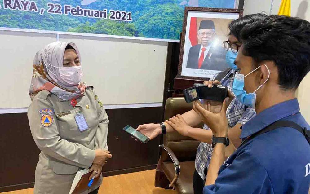Ketua Harian Satgas Covid-19 Kota Palangka Raya Emi Abriyani saat diwawancarai awak media