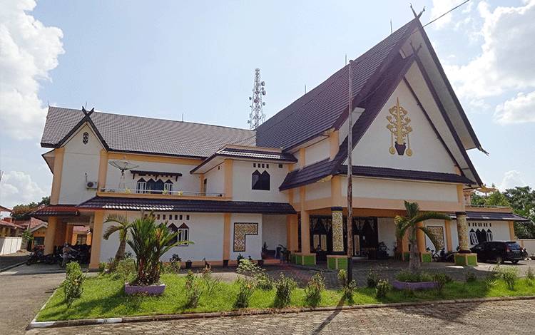 Foto: Gedung DPRD Barito Timur. Pansus Penanganan Covid-19 DPRD Barito Timur mendapat sorotan dari salah satu tokoh masyarakat.