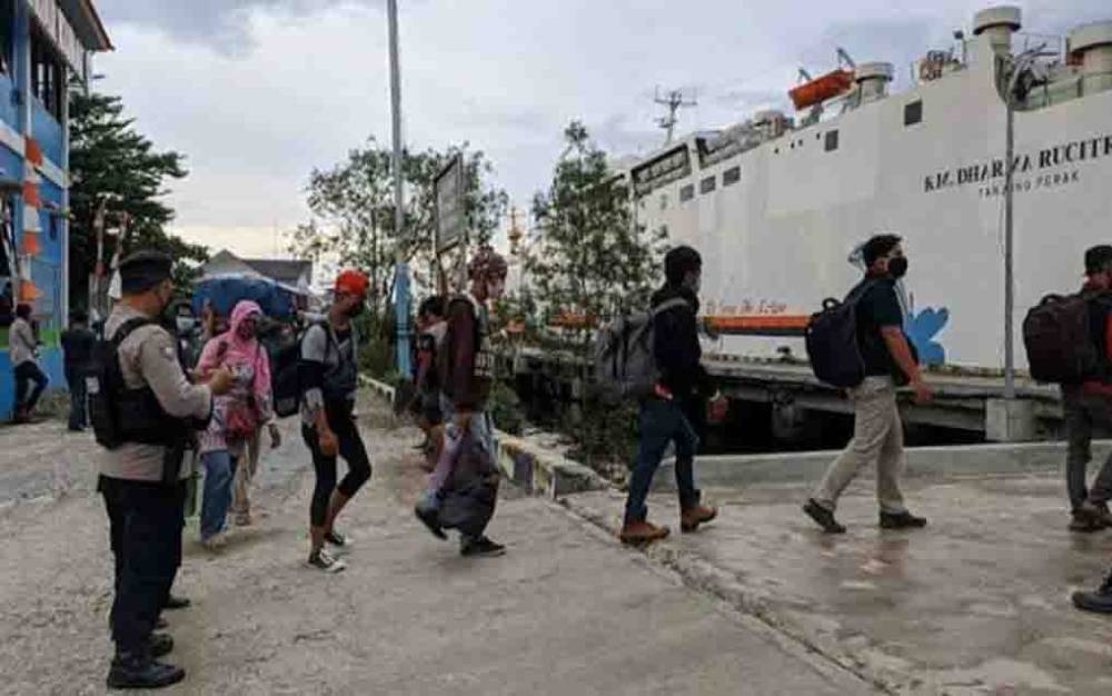Kapal penumpang di Pelabuhan Panima Utar Kecamatan Kumai, Kabupaten Kobar