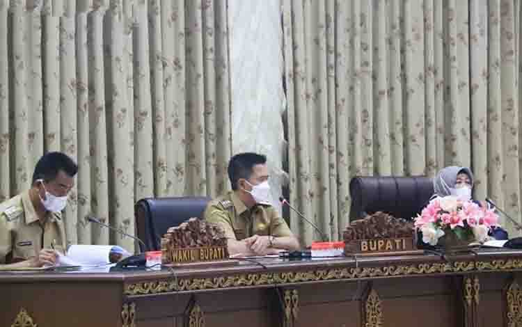 Rapat dengar pendapat mengenai refocusing anggaran APBD Kabupaten Barito Utara tahun 2021, Selasa 16 Maret 2021.