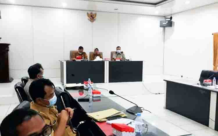 Kegiatan rapat terbatas dalam rangka menyamakan persepsi dalam pembahasan pengadaan tanah untuk kepentingan umum di lingkup Pemkab Barut, Rabu 17 Maret 2021.