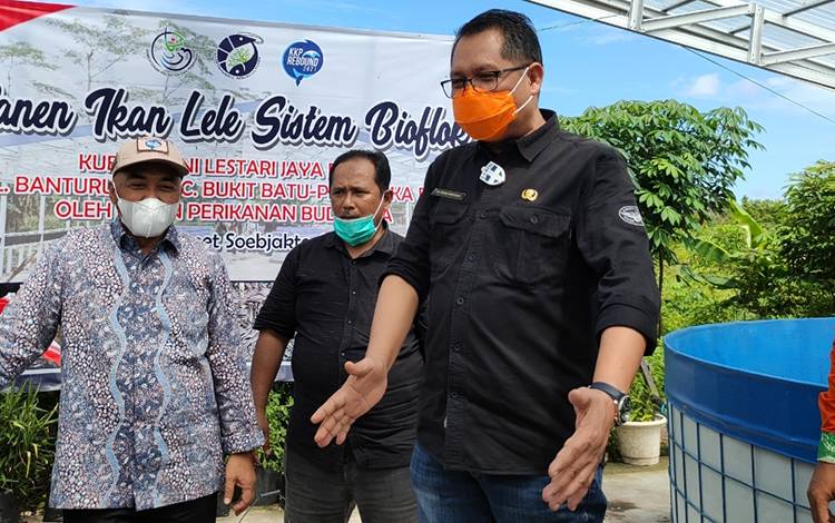 Dirjen Perikanan Budidaya Kementerian Kelautan dan Perikanan RI, Slamet Soebjakto (batik)