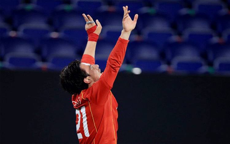 Pemain Makedonia Utara Eljif Elmas melepaskan kebahagiannya setelah mencetak gol yang membawa timnya menumbangkan Jerman 1-2 dalam laga Kualifikasi Piala Dunia 2022 Grup J Zona Eropa di MSV-Arena, Duisburg, Jerman, 31 Maret 2021. (REUTERS/WOLFGANG RATTAY)