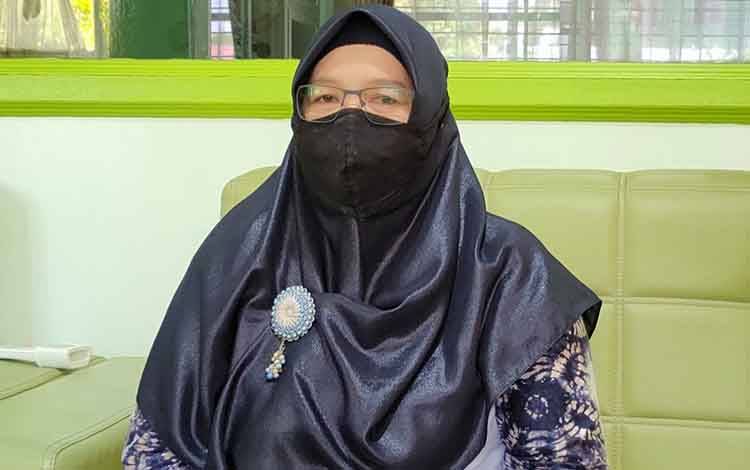 Kepala MTsN 1 Palangka Raya, Rita Sukaesih