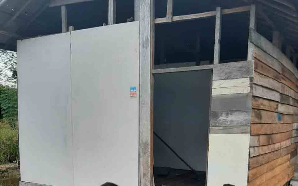 Rumah warga di Desa Mendawai, Kabupaten Katingan yang dimasuki orangutan.