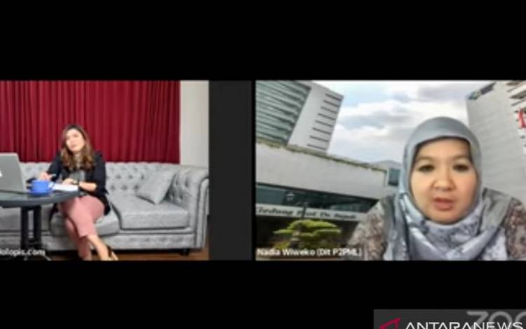Juru Bicara Vaksinasi Kementerian Kesehatan Siti Nadia Tarmizi (kanan) saat agenda webinar Ruang Tamu yang diselenggarakan Holopis secara virtual di Jakarta, Selasa (29/6/2021)