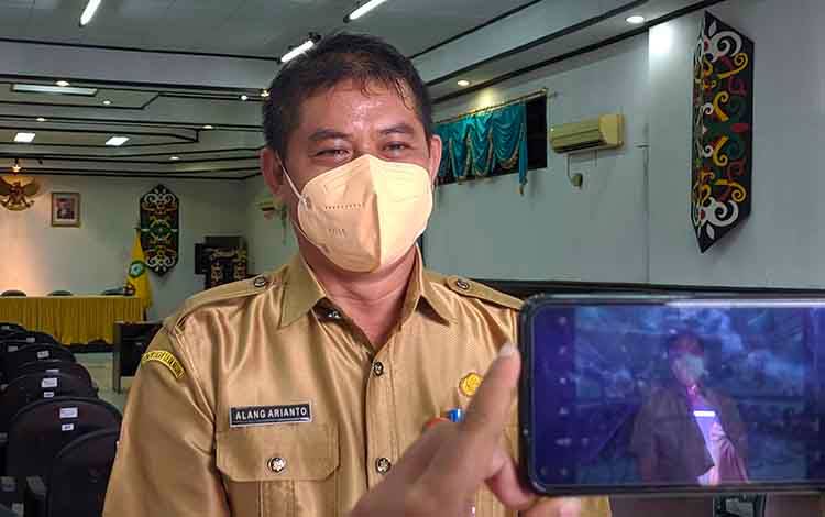 Kepala Badan Kepegawaian Daerah dan Pengembangan Sumber Daya Manusia Kotim Alang Arianto