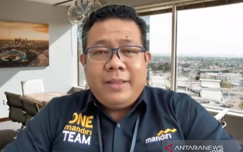 Tangkapan layar Vice President PT Bank Mandiri (Persero) Tbk Kediri Aninditho J. Prakoso, dalam seminar daring yang digelar oleh OJK Kediri. (foto : ANTARA Jatim/ Asmaul Chusna)