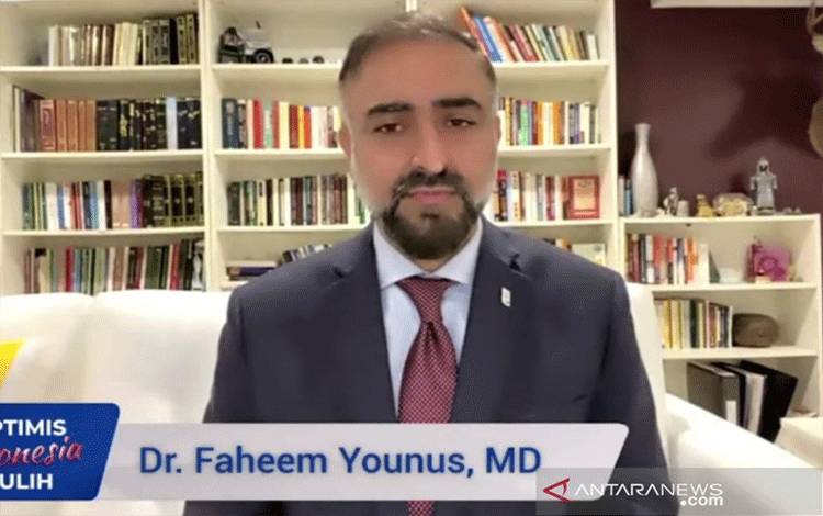 Tangkapan layar saat Pakar penyakit menular dari University of Maryland, Amerika Serikat Dr. Faheem Younus menjadi pembicara dalam sebuah diskusi yang digelar daring, Sabtu (17/7/2021) (ANTARA/Fathur Rochman)