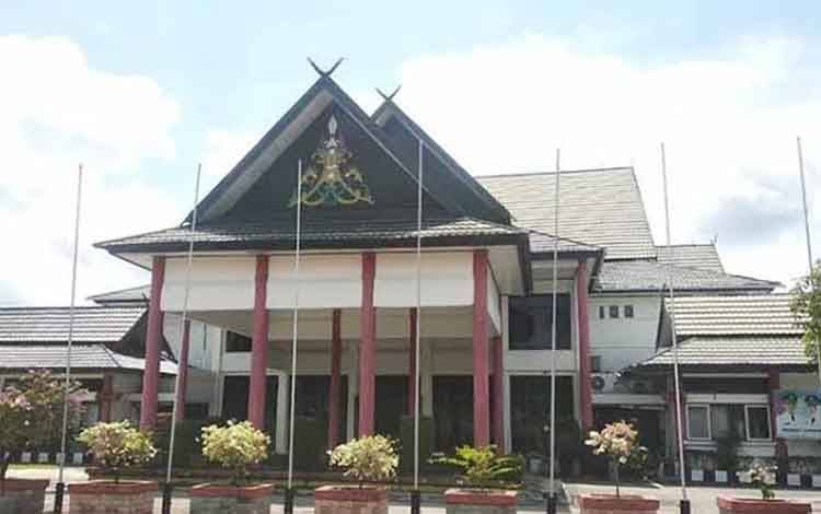 Kawasan DPRD Palangka Raya terlihat sepi karena kebijakan WFH