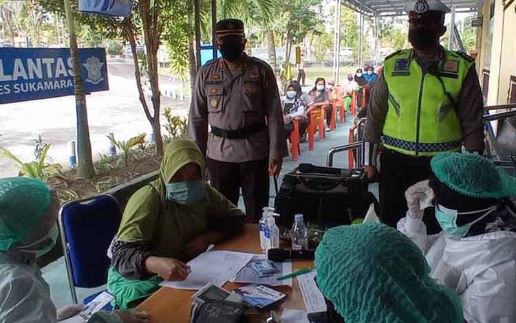Pelaksanaan vaksinasi covid 19 di Polres Sukamara.