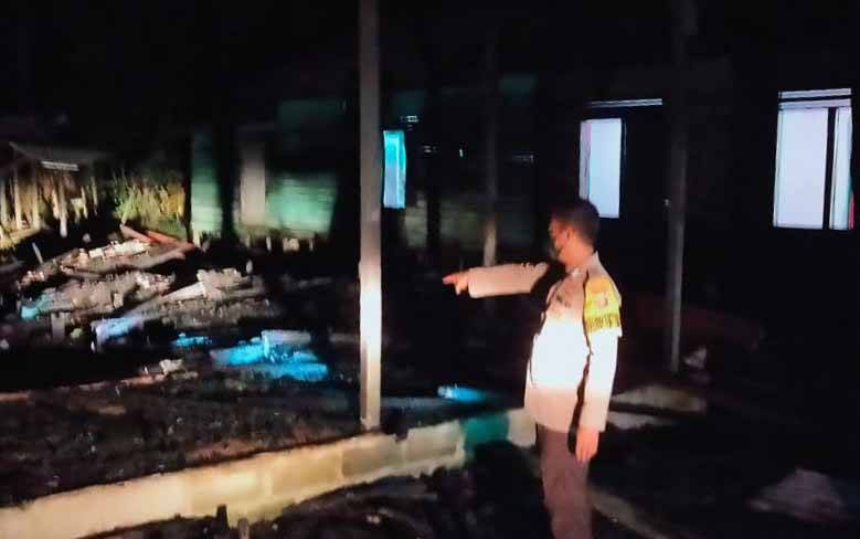 Kebakaran yang menghanguskan rumah warga di Desa Tewang Papari, Katingan.