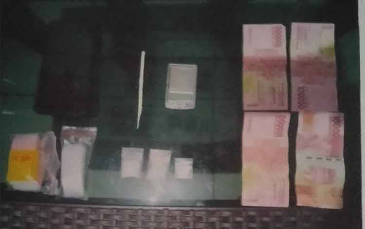 Barang bukti dalam perkara Hermansyah tersangka kasus sabu.