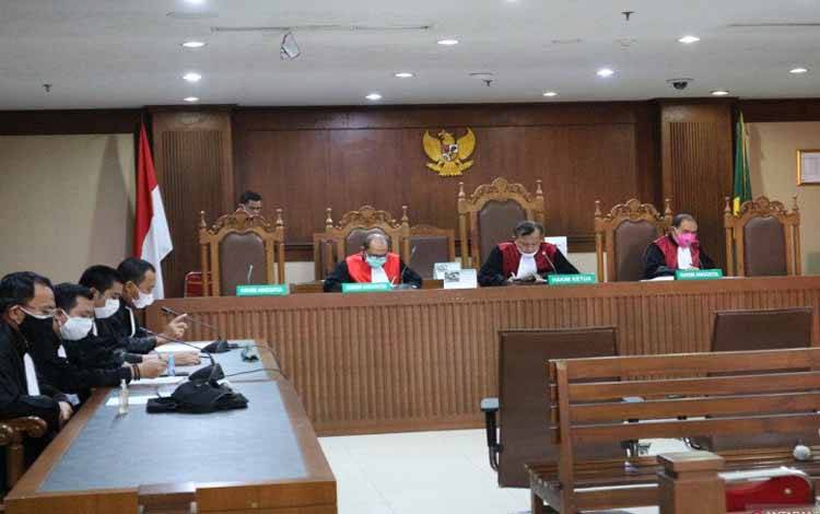 Sidang pembacaan dakwaan terhadap Mantan Kepala Bagian Umum Direktorat Jenderal Pendidikan Islam Kementerian Agama Undang Sumantri di di pengadilan Tindak Pidana Korupsi (Tipikor) Jakarta, Senin (26/4/2021)