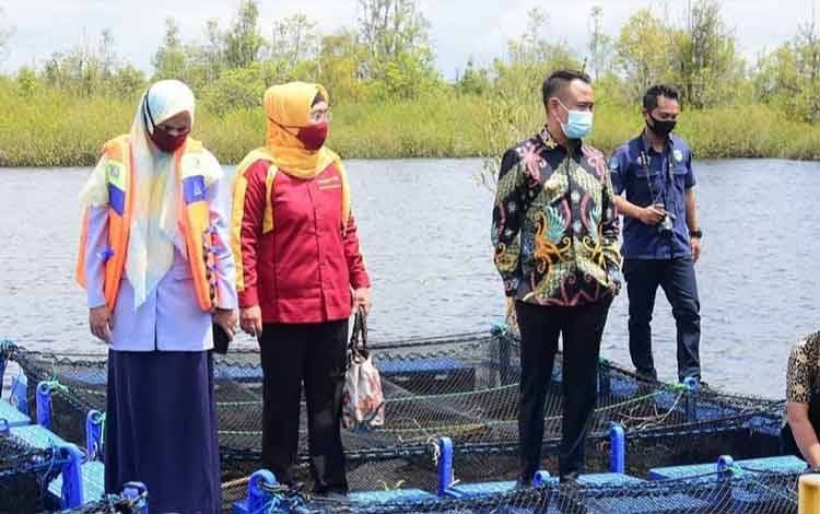 Pelepasliaran bibit ikan di perairan umum wilayah Kota Palangka Raya