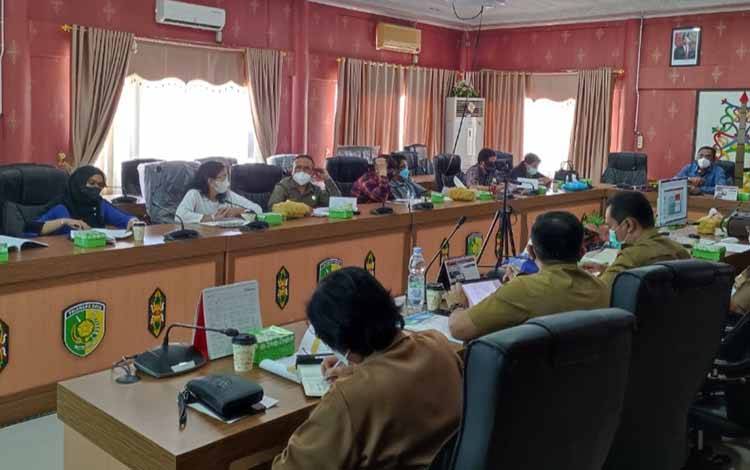 Rapat pembahasan KUA-PPAS APBD tahun anggaran 2022 DPRD dan Pemko Palangka Raya