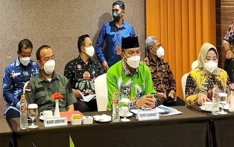 Bupati Seruyan, Yulhaidir mengikuti rapat kerja Gubernur Kalteng bersama para bupati wilayah barat