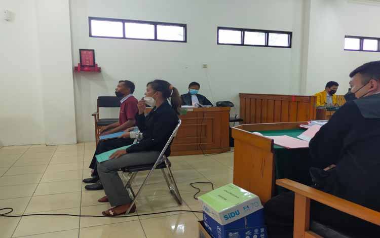 Saksi saat memberikan keterangan pada persidangan di Pengadilan Negeri Palangka Raya