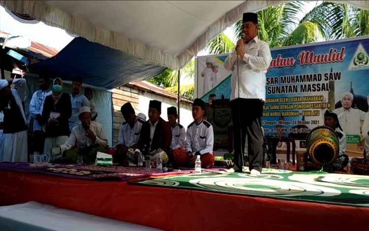 Bupati Kotim, Halikinnor menyampaikan sambutan di Pondok Pesantren Nurul Karomah Bumi Ayu