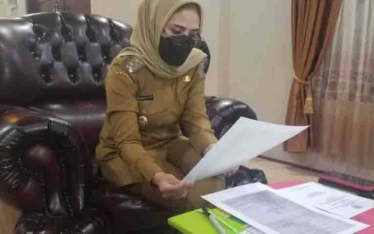 Wakil Bupati Seruyan Iswanti, saat mengikuti rapat paripurna ke 6 masa persidangan I secara virtual