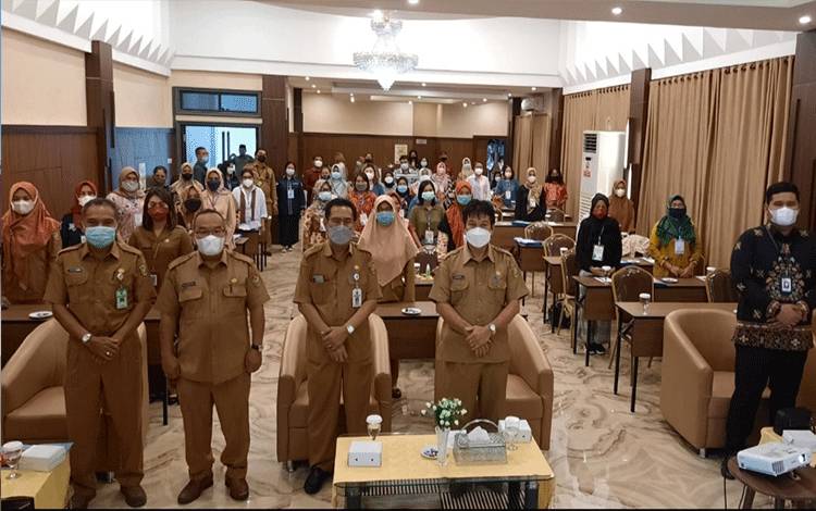 Pelatihan pemasaran produk secara online bagi UMKM di Palangka Raya