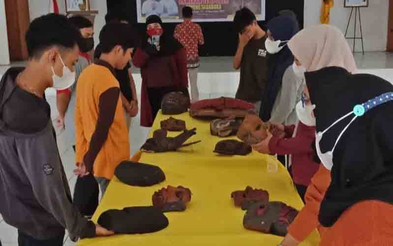 Pameran temporer Topeng Sababuka di Museum Balanga