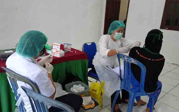Kegiatan vaksinasi covid-19 di Kecamatan Patangkep Tutui