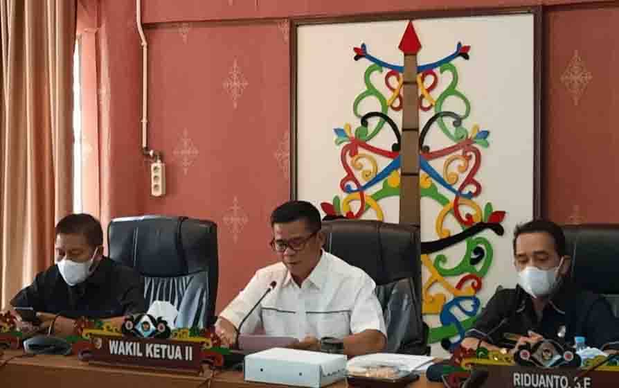 Rapat Paripuna di Ruang Komisi Komisi DPRD Palangka Raya agenda pembukaan Masa Sidang II.