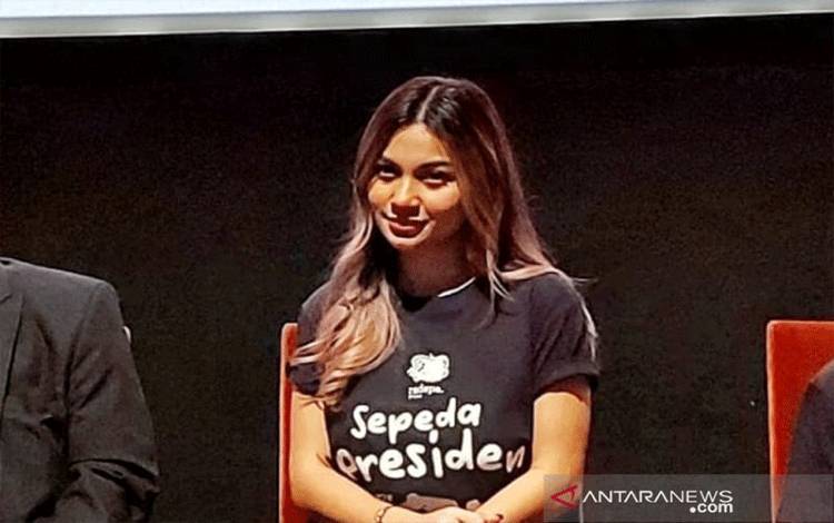 Aktris Ariel Tatum ditemui saat jumpa pers pemutaran perdana film "Sepeda Presiden" di Epicentrum XXI, Jakarta, Senin (20/12/2021) (ANTARA/Maria Cicilia Galuh)