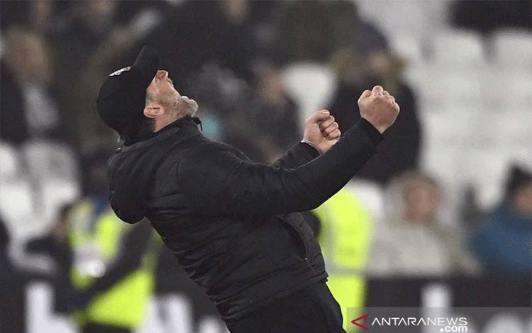 Manajer Southampton Ralph Hasenhuettl meluapkan kegembiraan seusai mengalahkan West Ham United dalam laga Boxing Day Liga Inggris di Stadion Olimpiade London, London, Inggris, Minggu (26/12/2021). (ANTARA/REUTERS/Tony O'Brien)