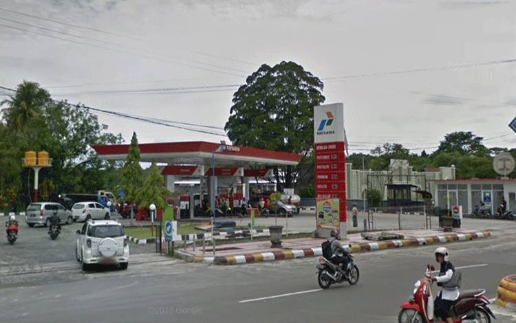 SPBU di Jalan Iskandar Pangkalan Bun.