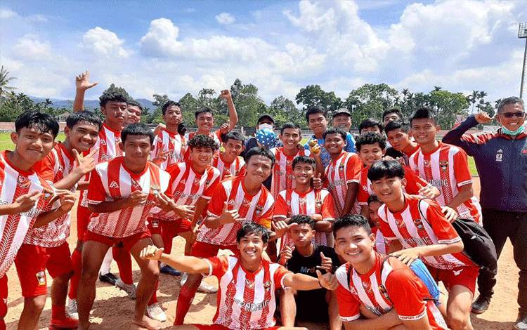 Kesebelasan PSP Padang U-17 di Piala Soeratin Sumbar. (ANTARA/ Mario Sofia Nasution)