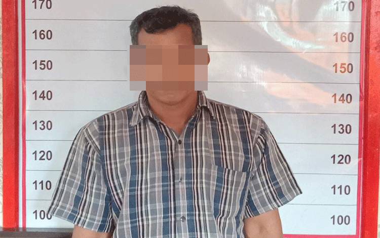 Pelaku penipuan inisial S (48) diamankan Polsek Pangkalan Banteng.