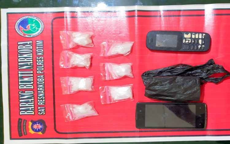 Barang bukti sabu yang disita dari 2 orang tersangka pembisnis barang haram