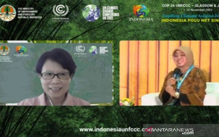 Ilustrasi - Salah satu kegiatan Indonesia Country Director ICRAF, Sonya Dewi (kiri) dalam webinar Paviliun Indonesia bertema "Achieving Indonesia Net SINK FoLU 2030 & Recovering National Economic Through Mangrove Rehabilitation" yang diikuti secara daring di Jakarta, Rabu (3/11/2021). (ANTARA/Zubi Mahrofi)