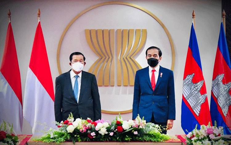 Arsip - Presiden RI Joko Widodo menggelar pertemuan bilateral dengan Perdana Menteri (PM) Kamboja Hun Sen selepas mengikuti ASEAN Leaders' Meeting, di Jakarta, Sabtu (24/4/2021). ANTARA/HO-Biro Pers Sekretariat Presiden