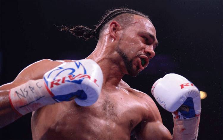 Keith Thurman saat menghadapi Manny Pacquiao (tak terlihat dalam foto) dsalam pertarungan kelas welter WBA di MGM Grand Garden Arena, Las Vegas, Nevada, Amerika Serikat, 20 Juli 2019. (REUTERS/USA TODAY Sports/Joe Camporeale)