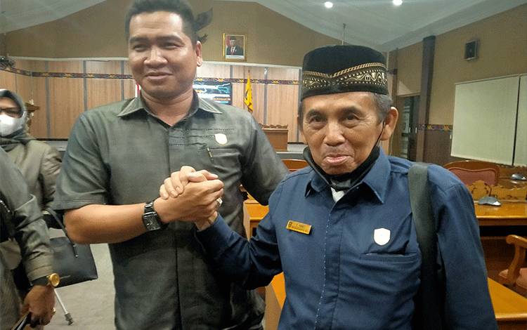 Ketua BK DPRD Kotim, M Abadi dan mantan Ketua BK H Ramli