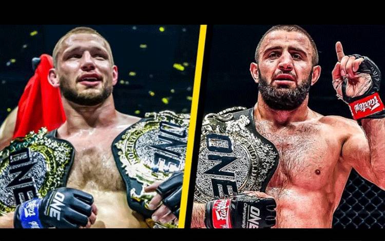 Juara Dunia dua divisi ONE Championship, Reinier de Ridder (kiri), akan mempertahankan gelar Juara Dunia ONE Middleweight saat menghadapi Kiamrian Abbasov di ONE: FULL CIRCLE di Singapura, Jumat (25/2/2022). ANTARA/HO/ONE Champipnship