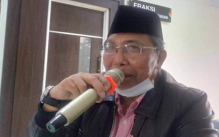 Ulama senior Nahdahtul Ulama (NU) Provinsi Nusa Tenggara Barat (NTB) yang juga merupakan Ketua Yayasan Maraqittaqlimat Mamben Lombok Timur, TGH Hazmi Hamzar