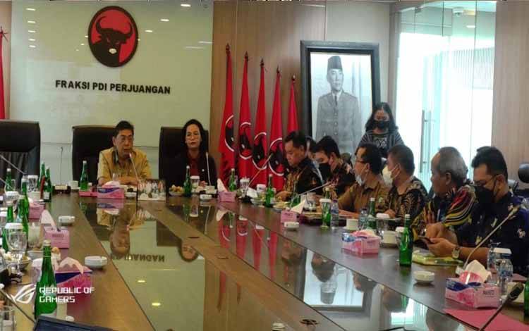 Bupati Kotim, Halikinnor bersama kepala SOPD di daerah ini saat berkunjung ke DPR RI