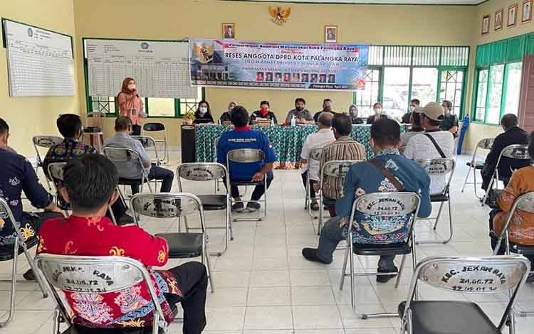 Reses anggota DPRD Palangka Raya di Kelurahan Menteng