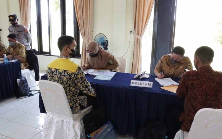 Polres Gunung Mas menggelar pemeriksaan administrasi (rikmin) awal terhadap berkas pendaftar calon anggota Polri 2022