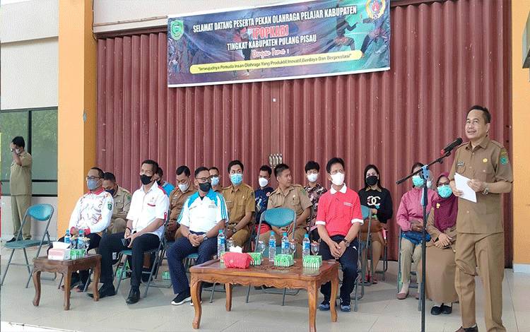 Popkab tahun 2022 pemkab Pulpis dibuka? Asisten I Setda setempat di Halaman Stadion, Senin (23/5/2022).?