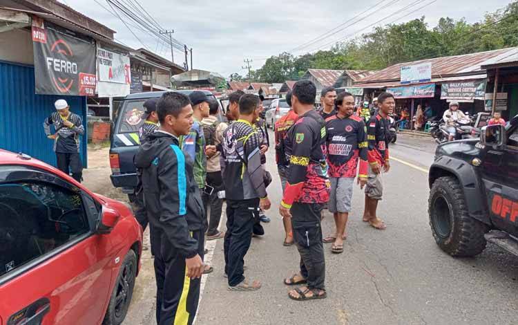 Relawan Amuntai Peduli Sesama saat tiba di Tamiang Layang